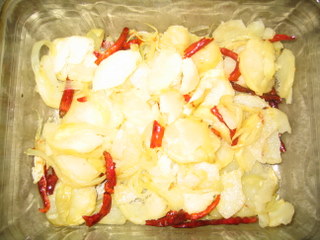  microwaved potato curry with chilies.